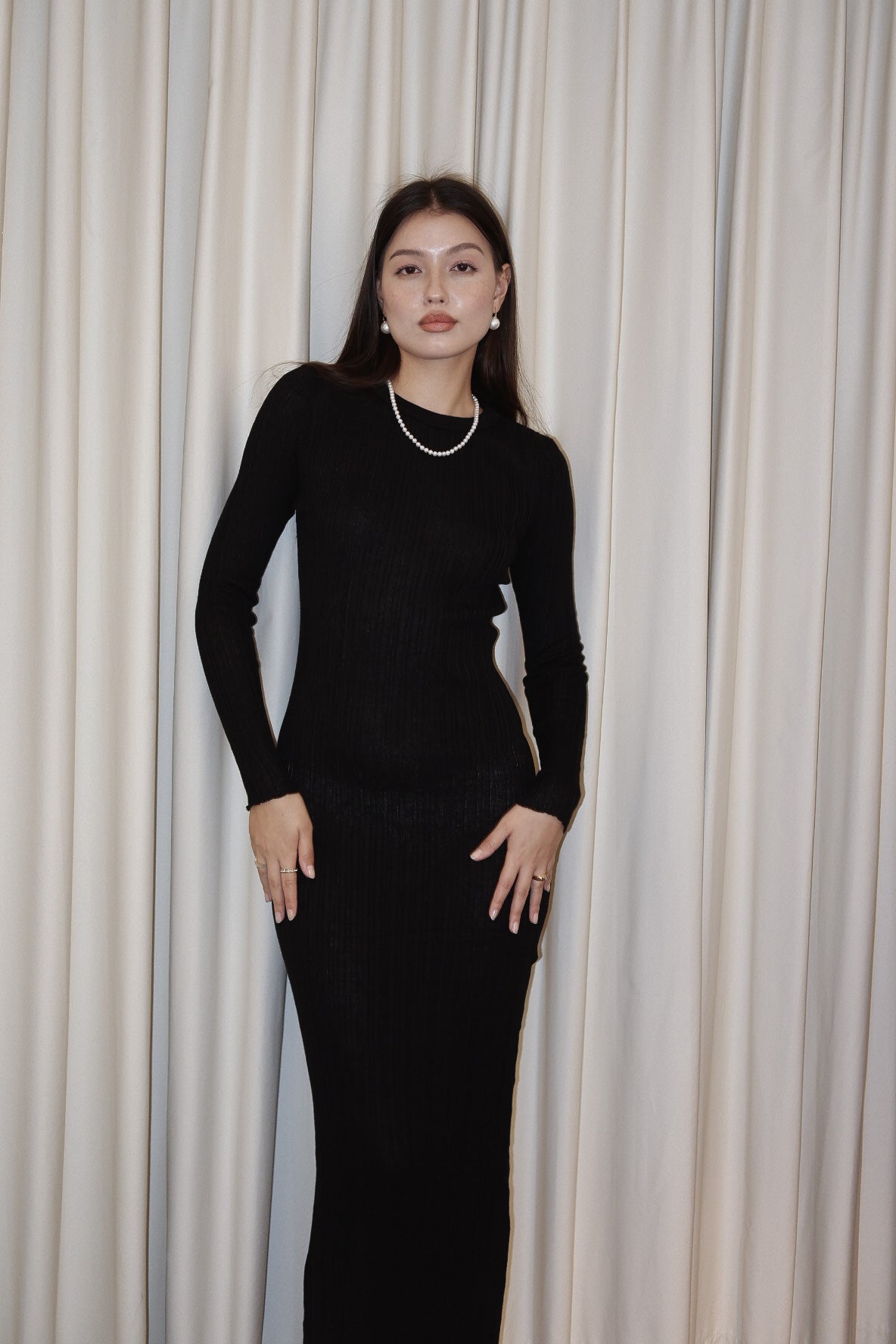 JADE KNITTED LONGSLEEVES DRESS (Black)