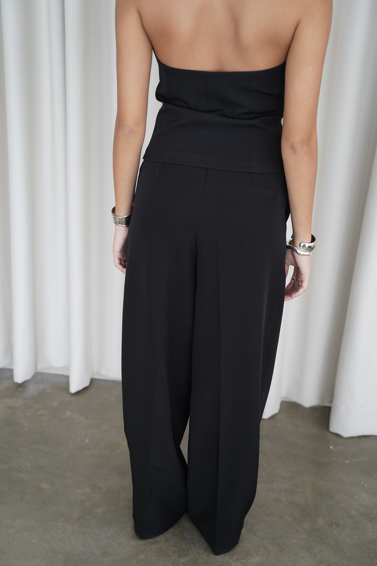 ELLE HALTER TOP (BLACK)