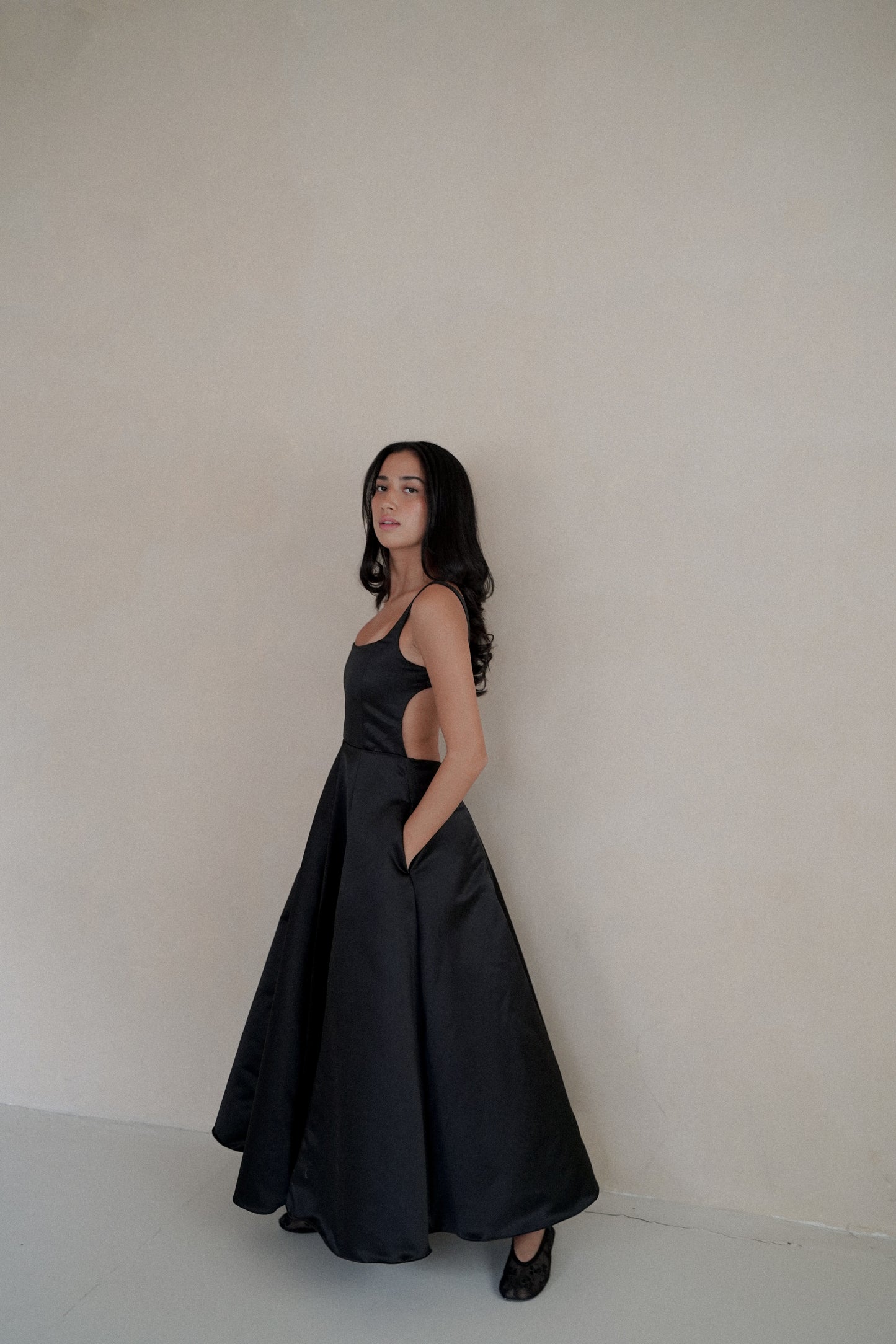 ISABELLE BACKLESS DRESS (BLACK) - PRE ORDER