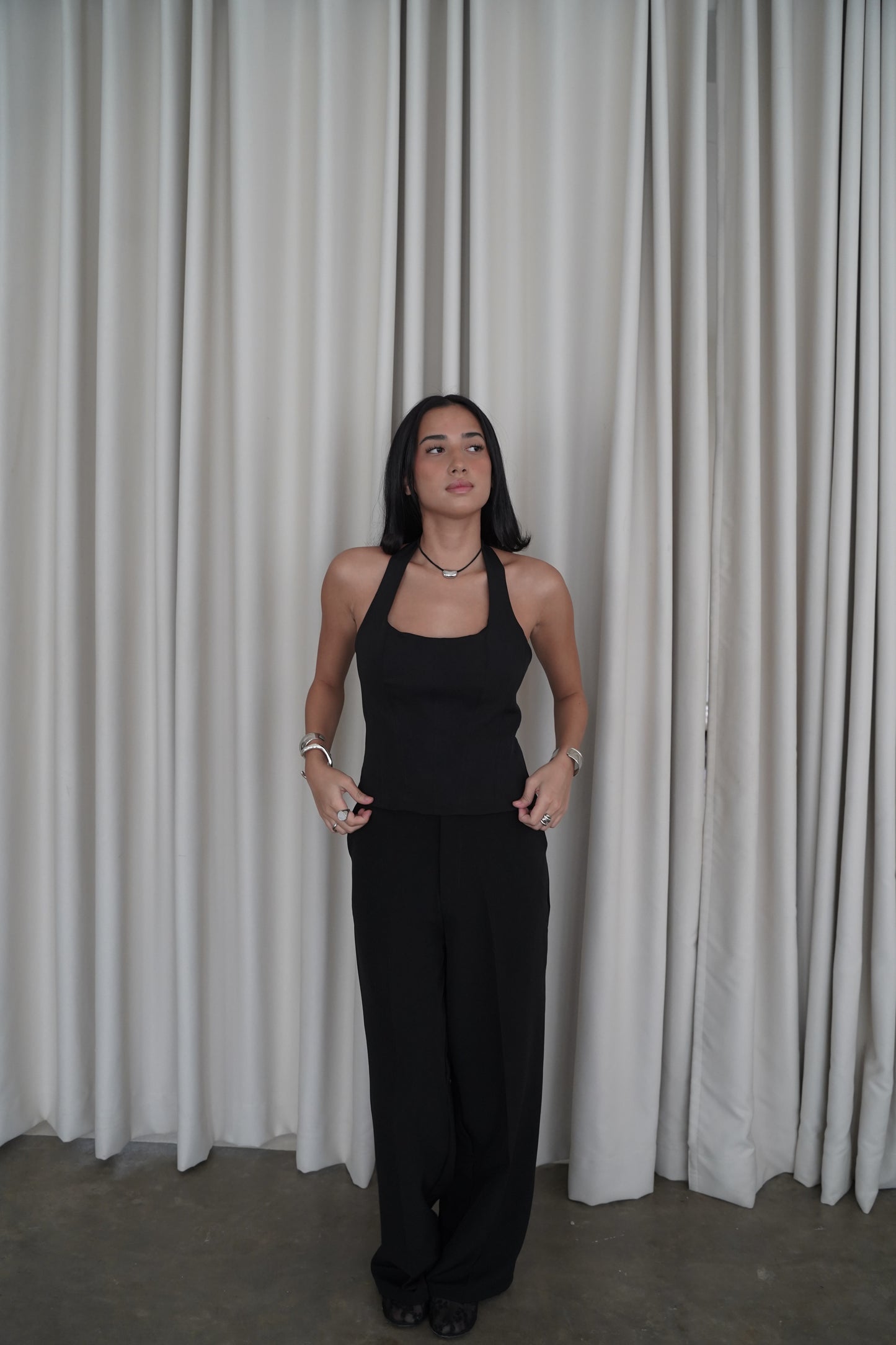 ELLE HALTER TOP (BLACK)