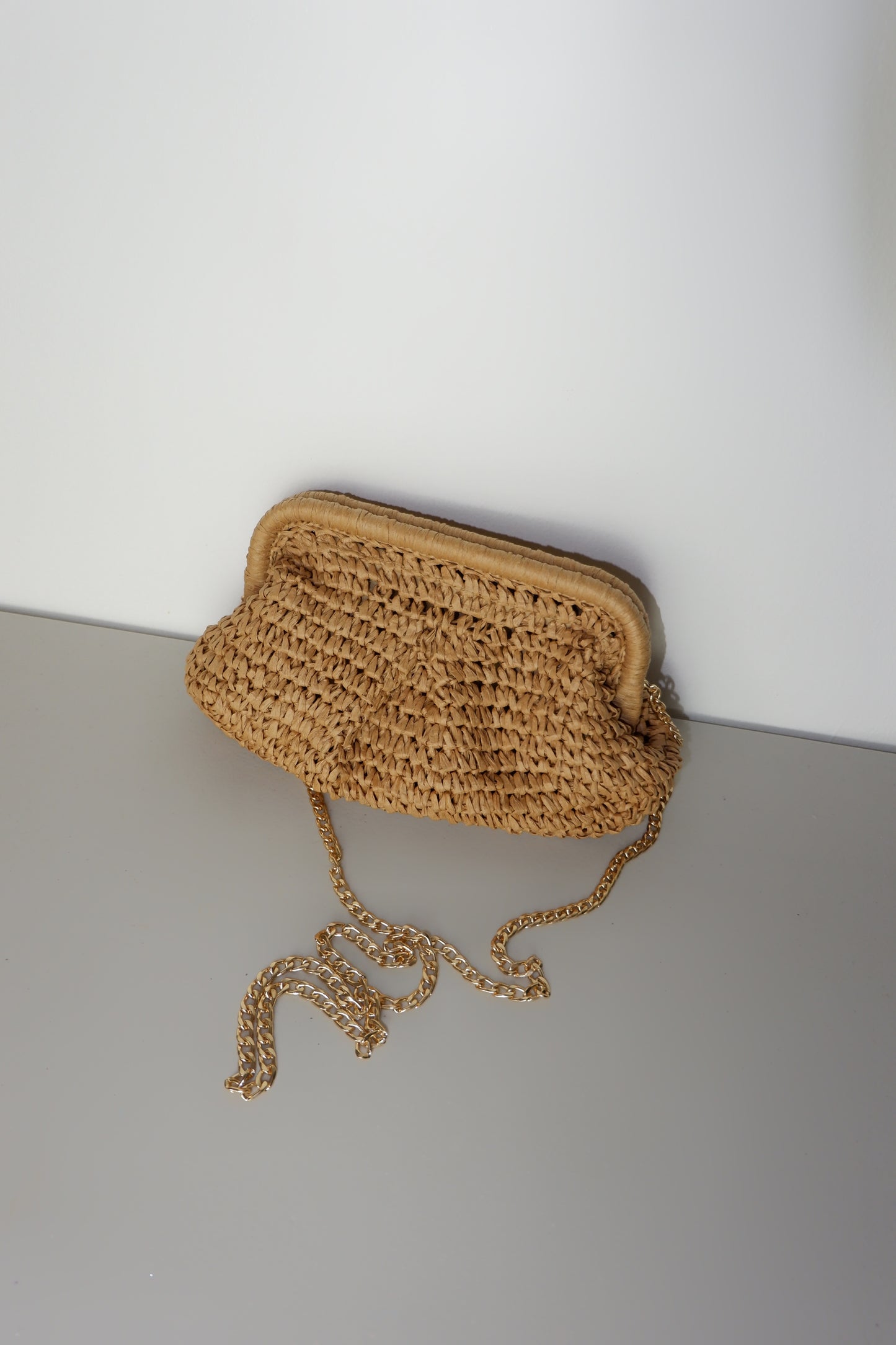 NAOMI RAFFIA CLUTCH BAG (NATURAL)