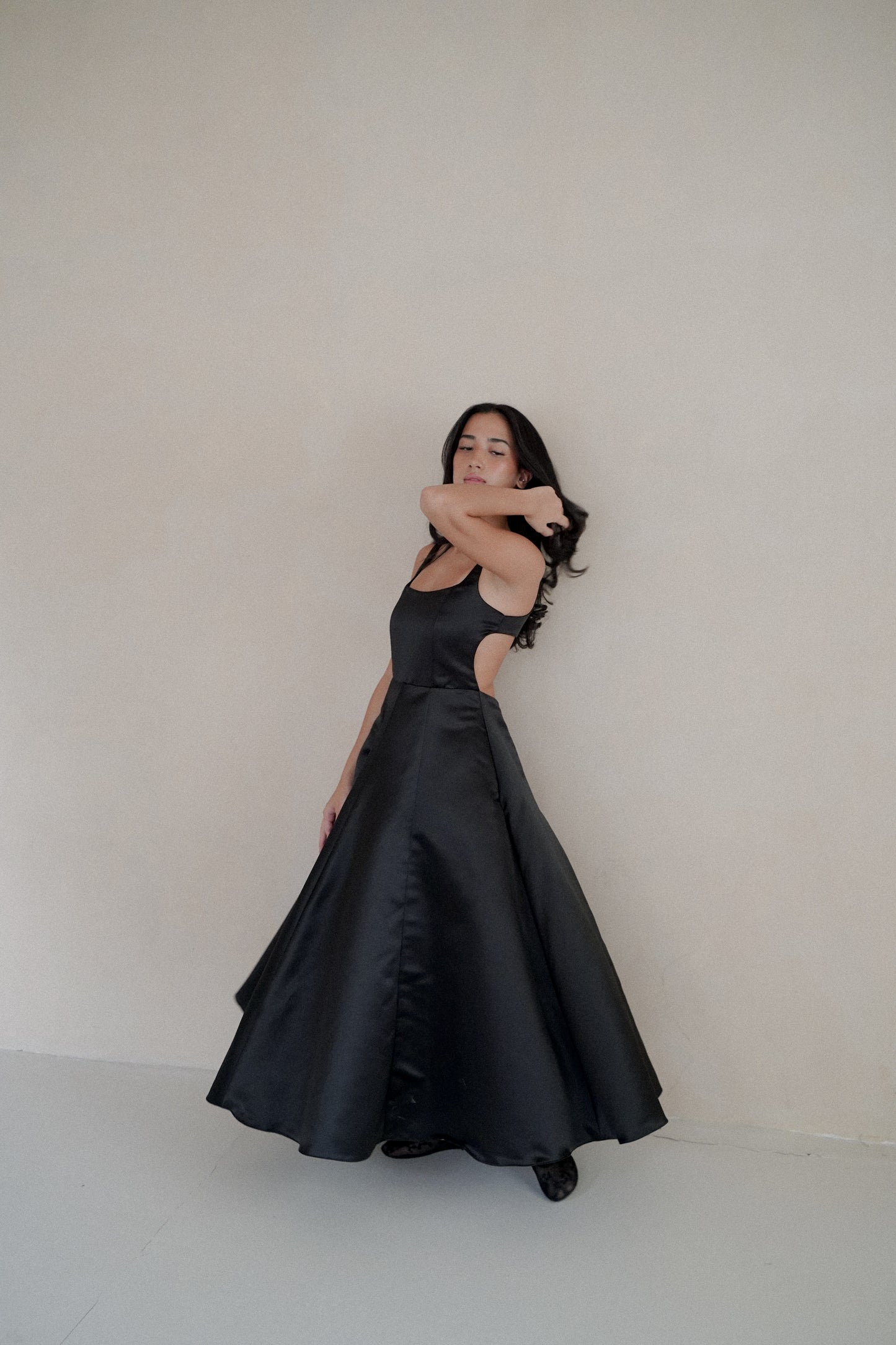 ISABELLE BACKLESS DRESS (BLACK) - PRE ORDER