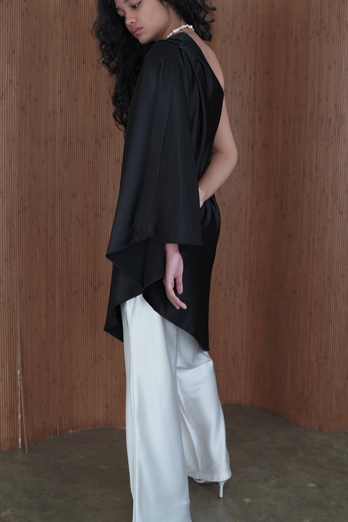 Mallory Asymmetrical Top (Black)