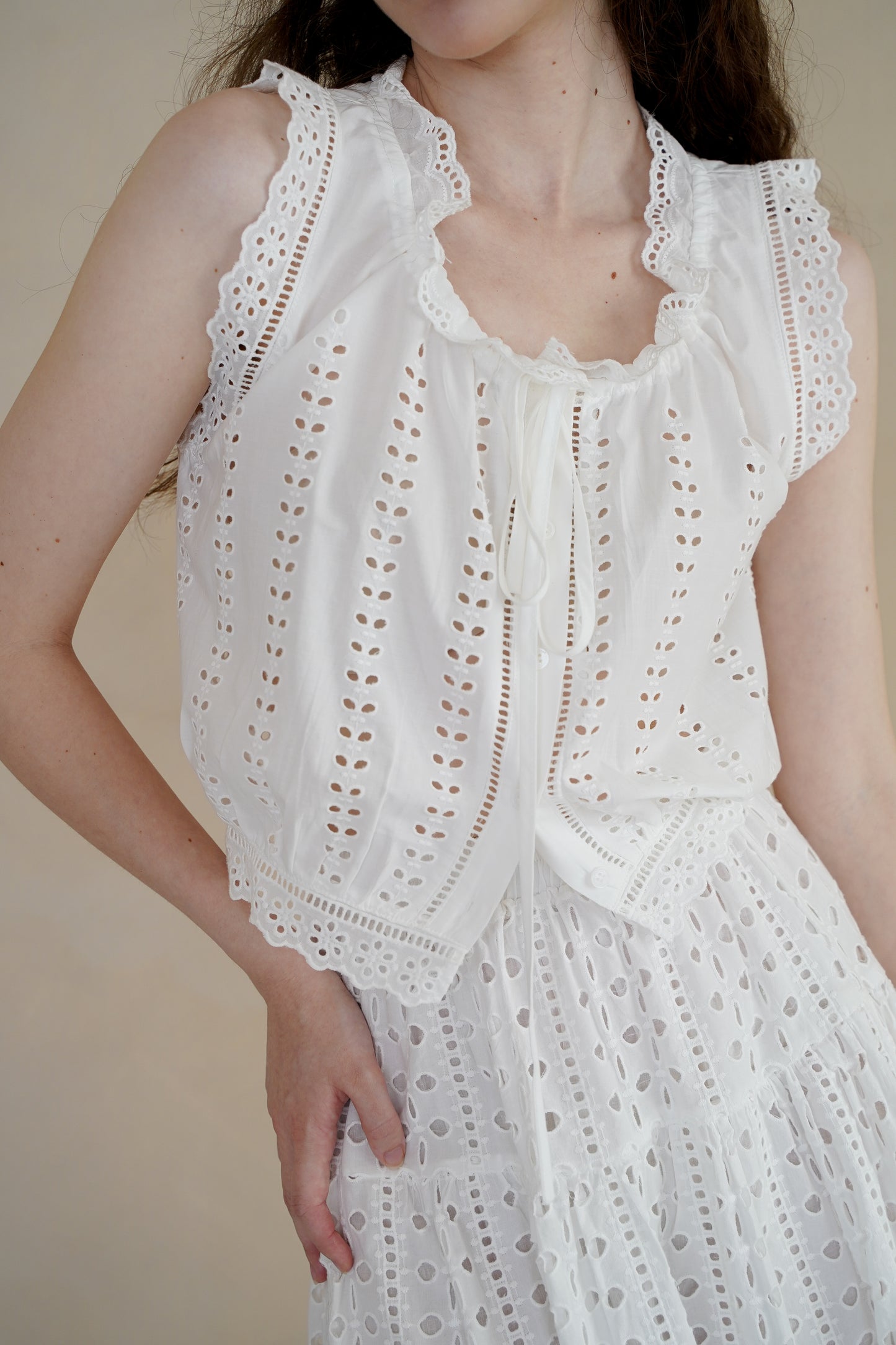 BEVERLY EYELET TOP