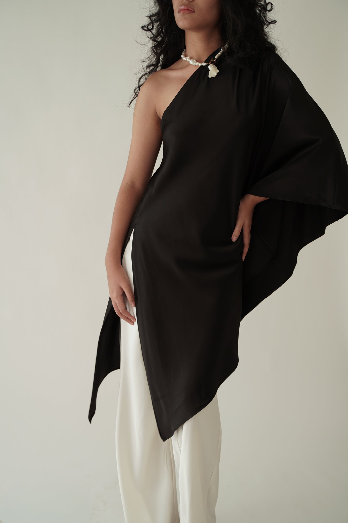 Mallory Asymmetrical Top (Black)