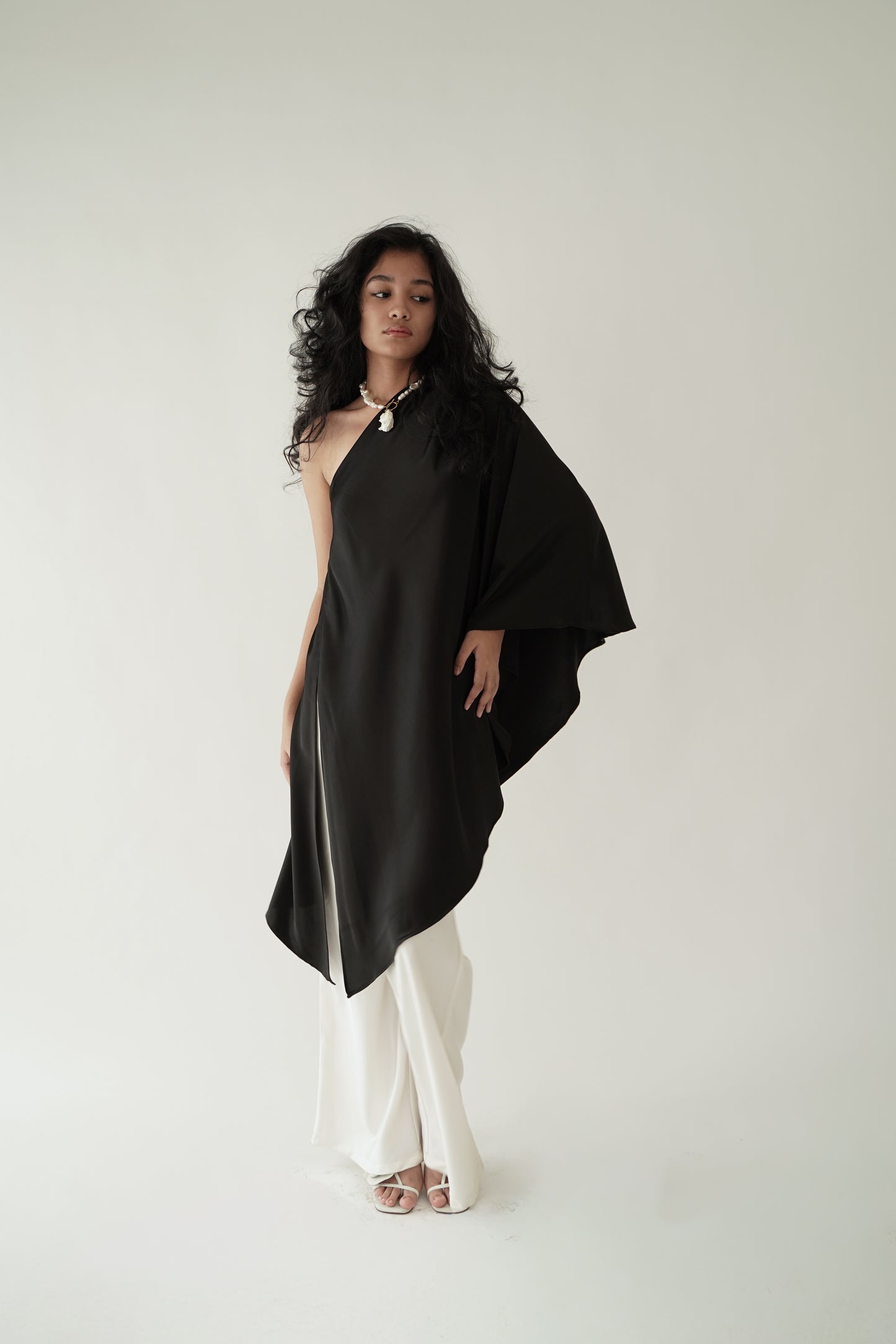 Mallory Asymmetrical Top (Black)